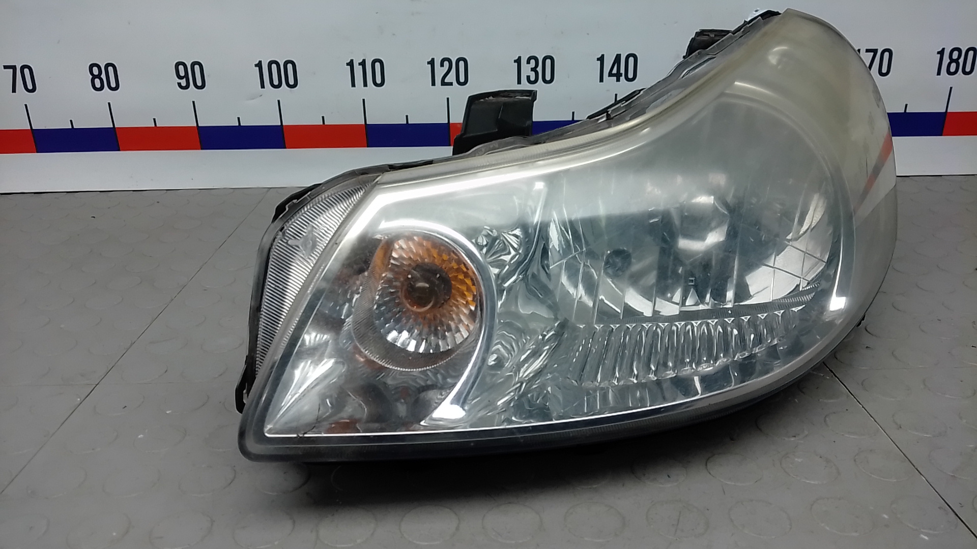 Фара левая
