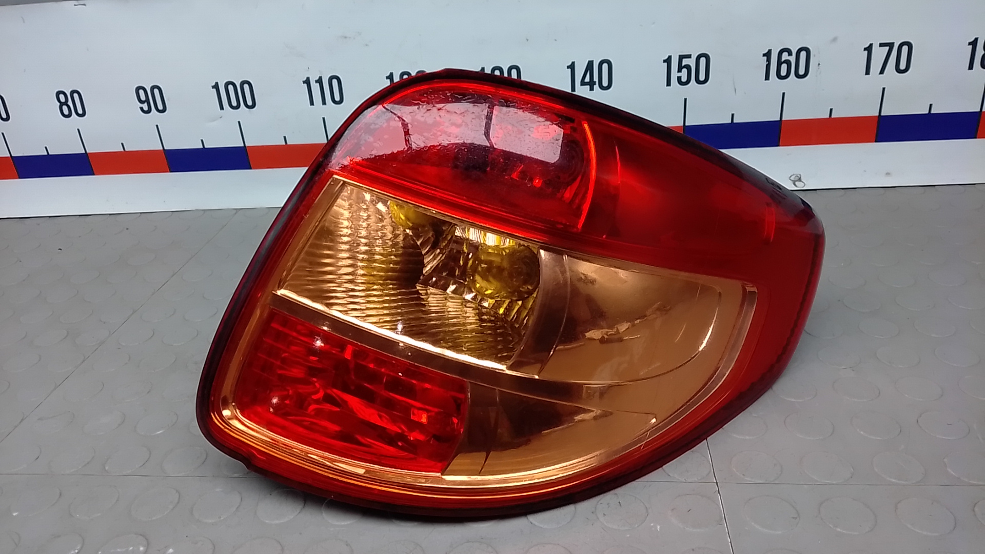 Фонарь задний правый