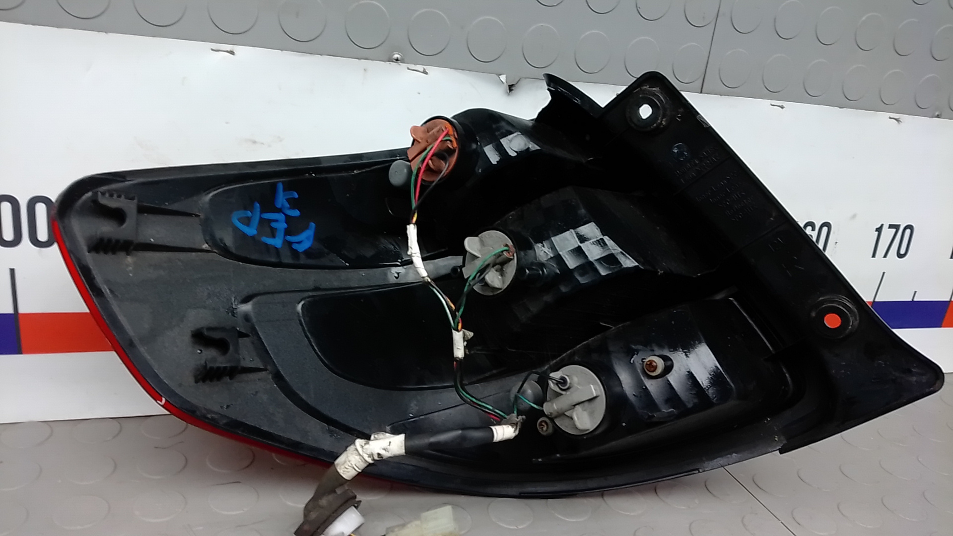 Фонарь задний правый