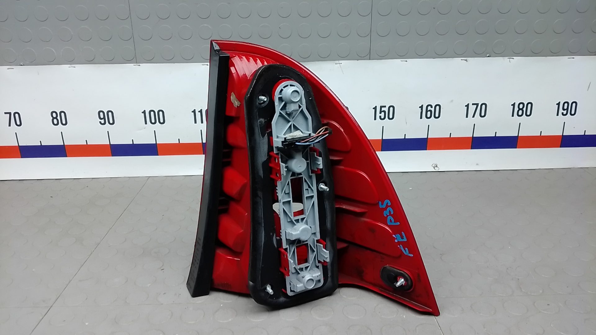 Фонарь задний левый