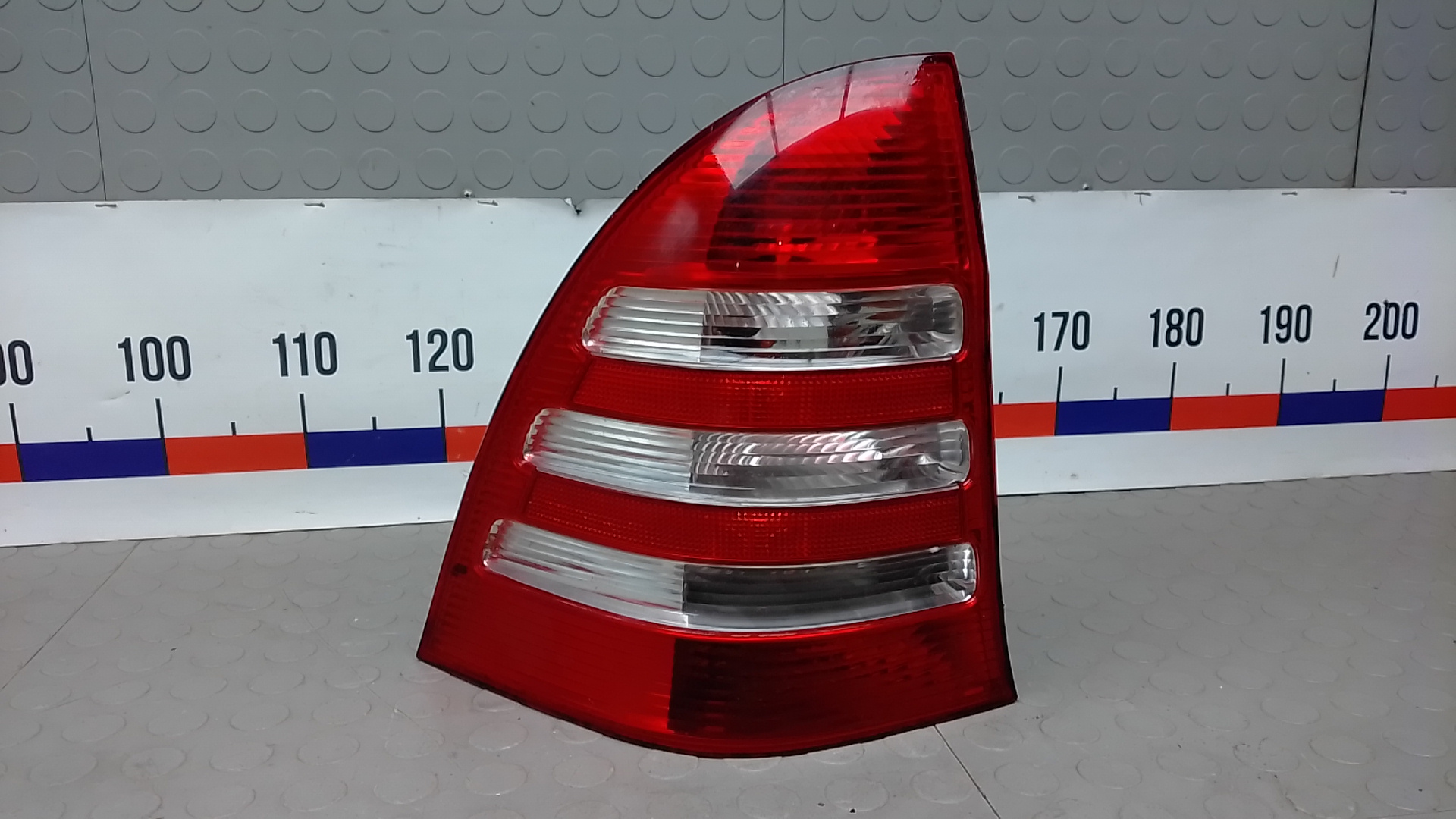 Фонарь задний левый