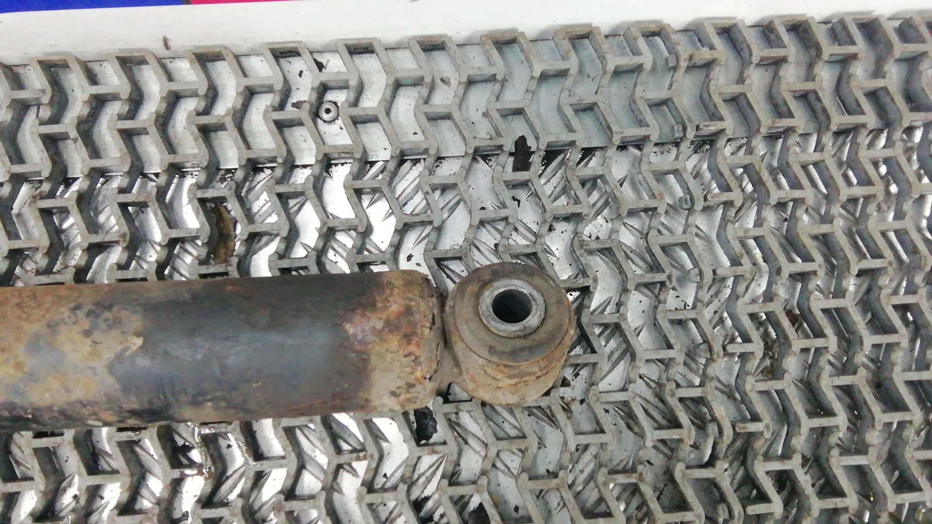 Амортизатор задний (стойка)