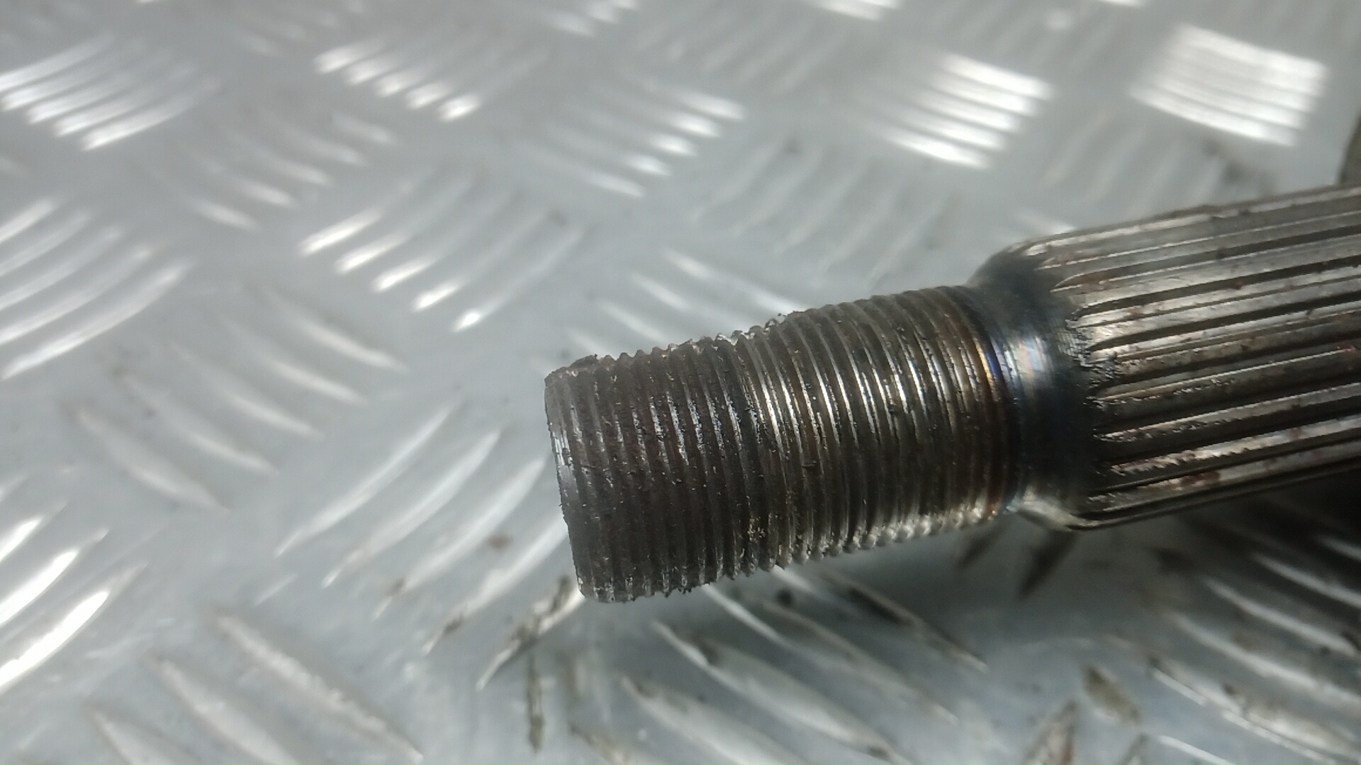 Полуось передняя правая