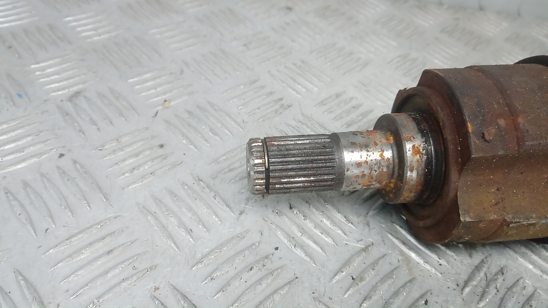 Полуось передняя левая