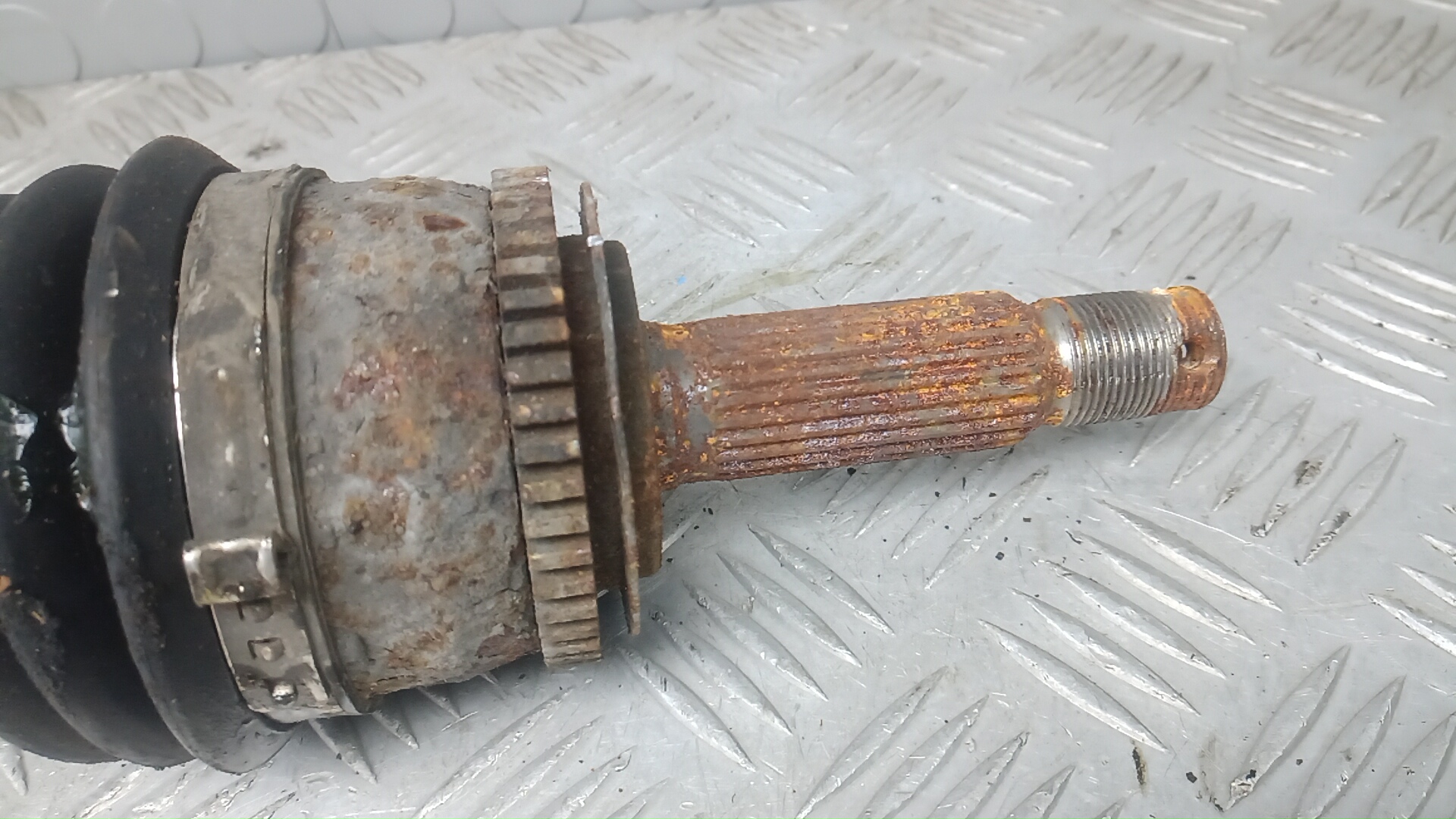 Полуось передняя левая