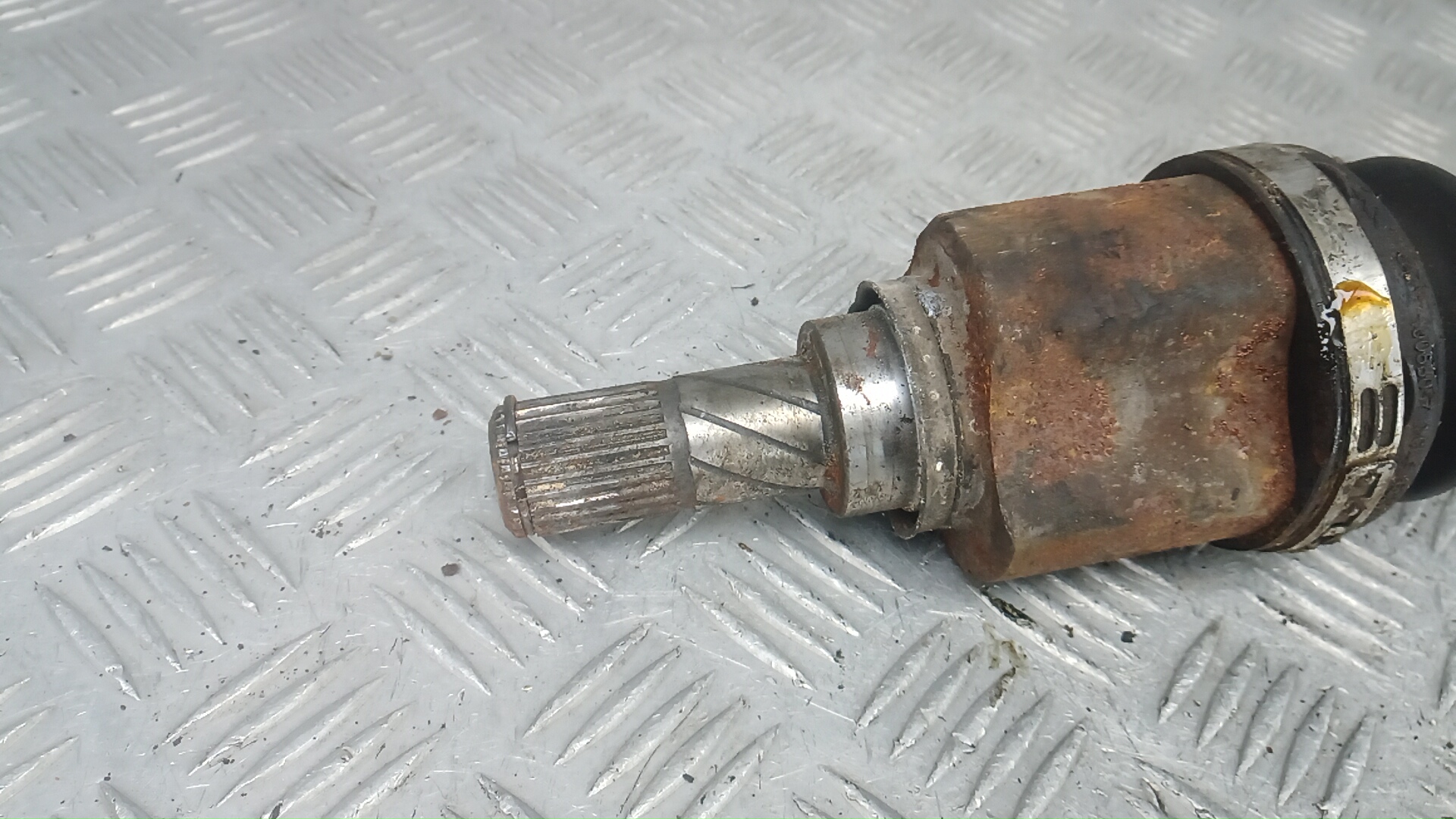 Полуось передняя левая