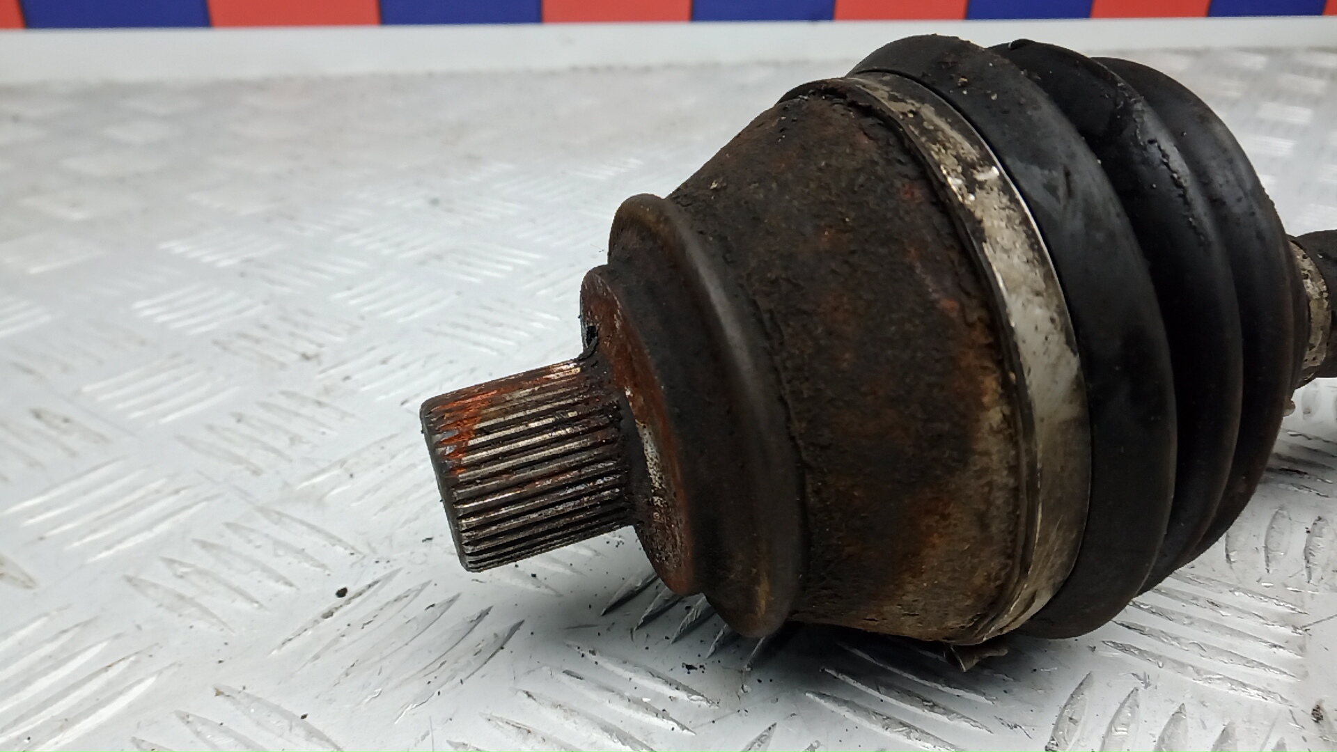 Полуось передняя правая