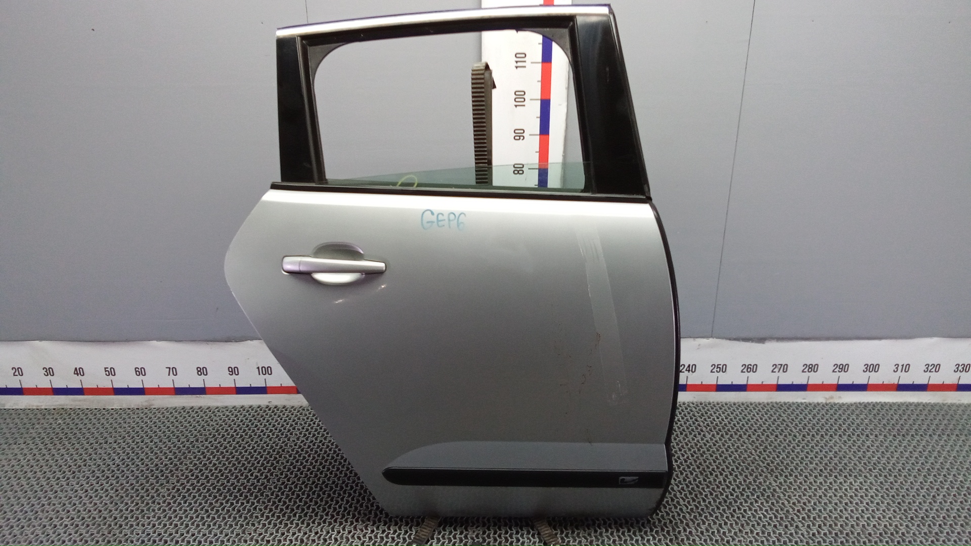 Дверь задняя правая