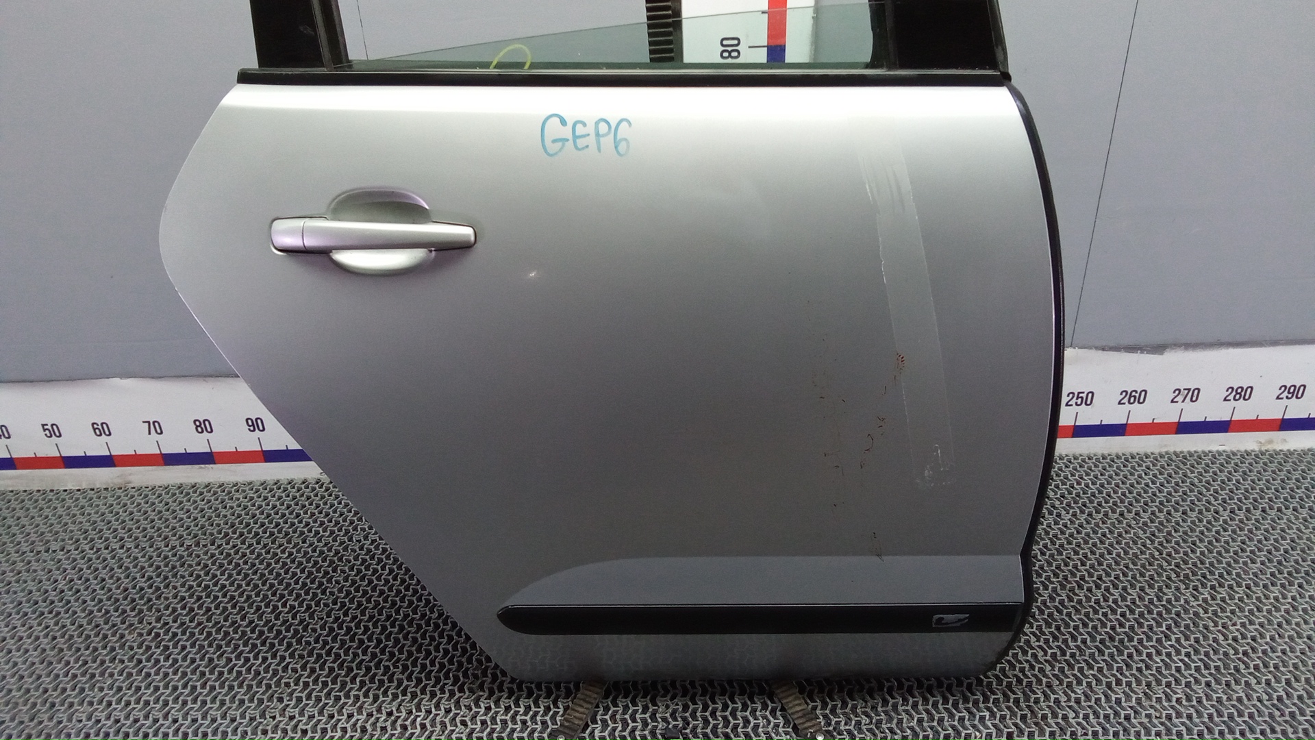 Дверь задняя правая