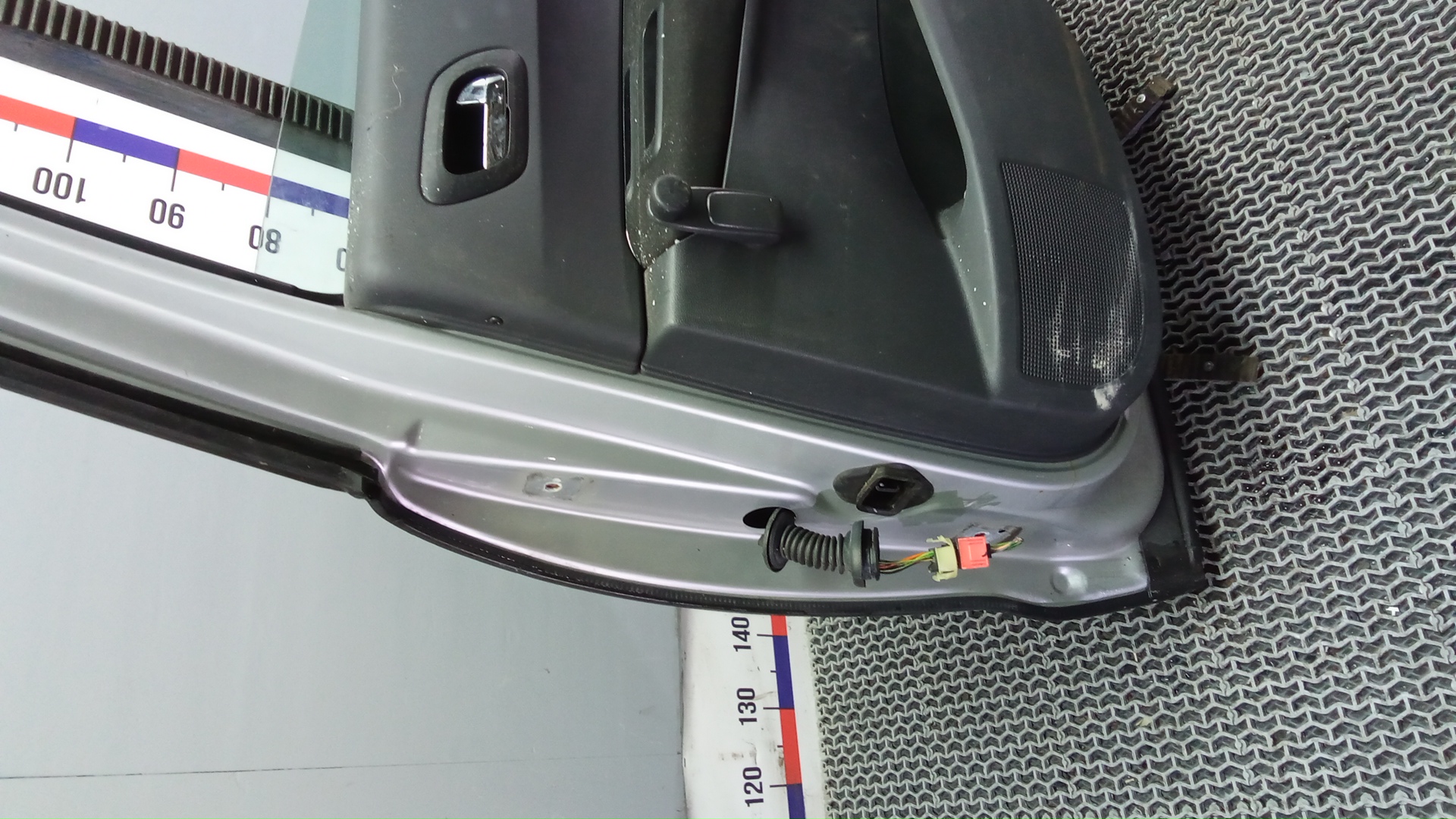 Дверь задняя правая