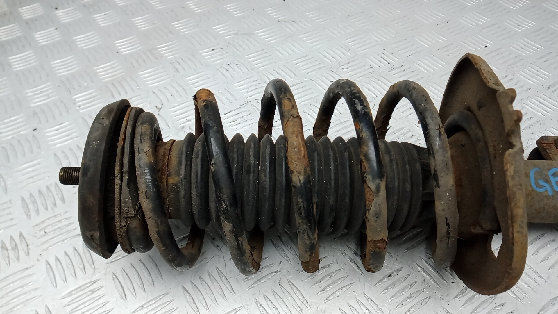 Амортизатор передний левый