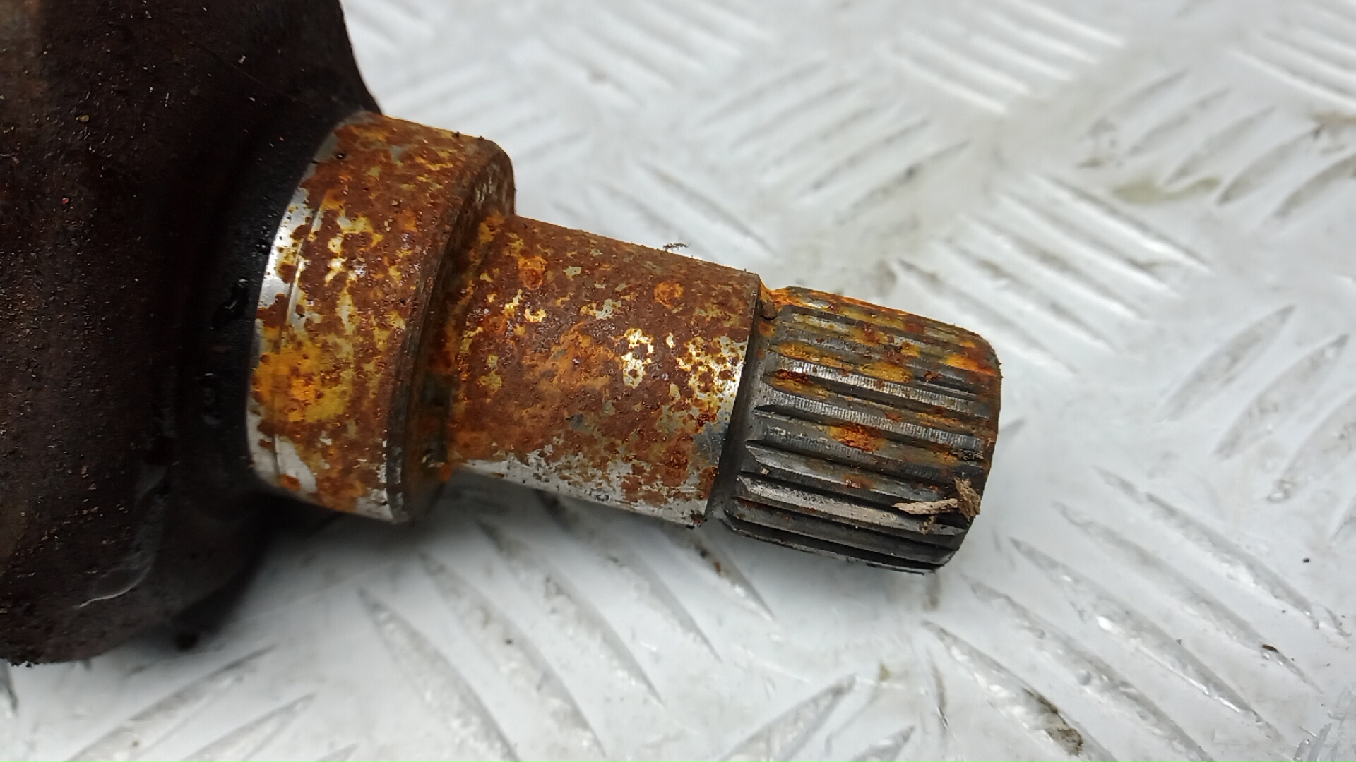 Полуось передняя левая