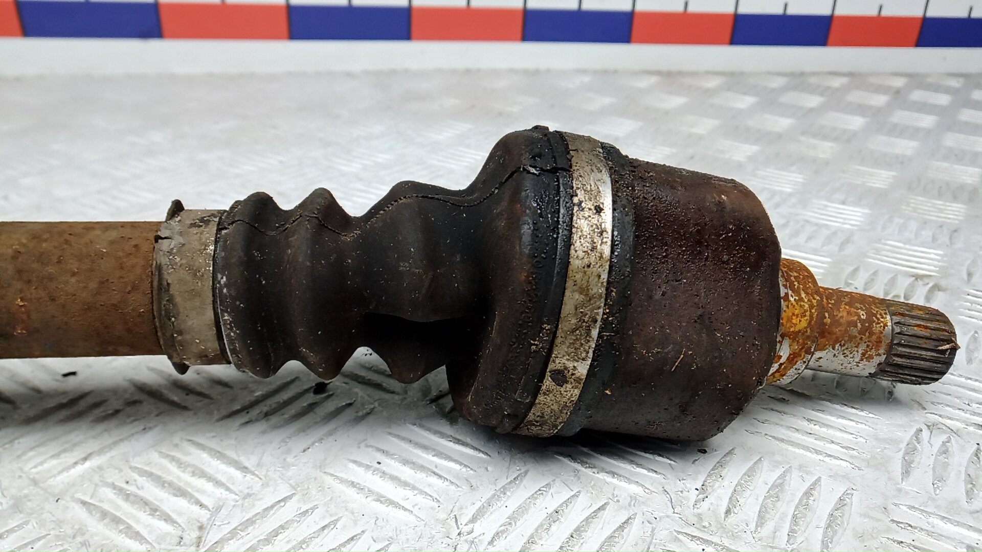 Полуось передняя левая