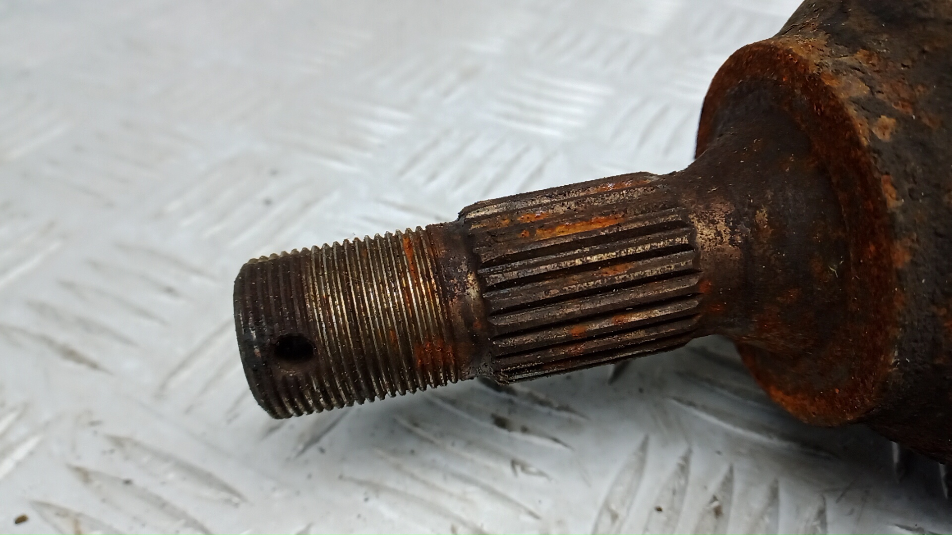 Полуось передняя левая