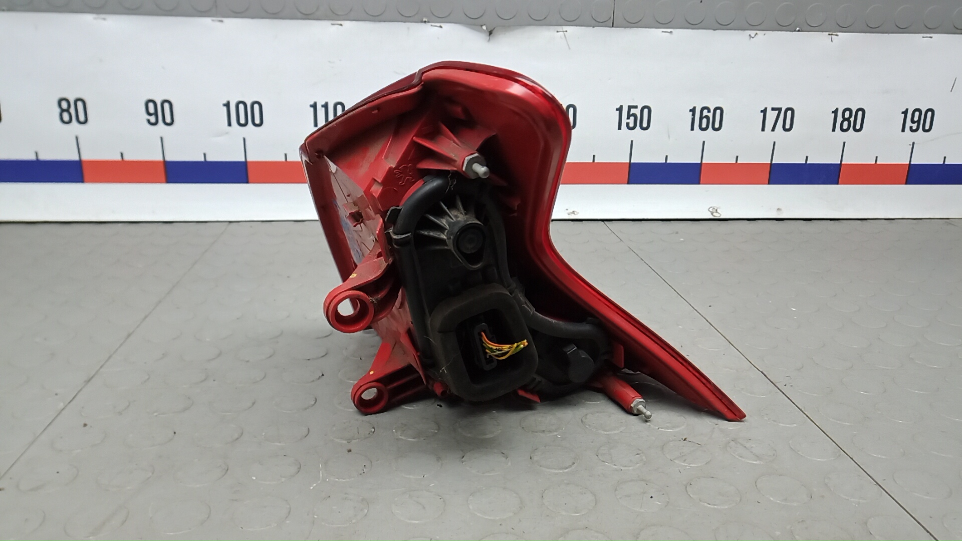 Фонарь задний левый