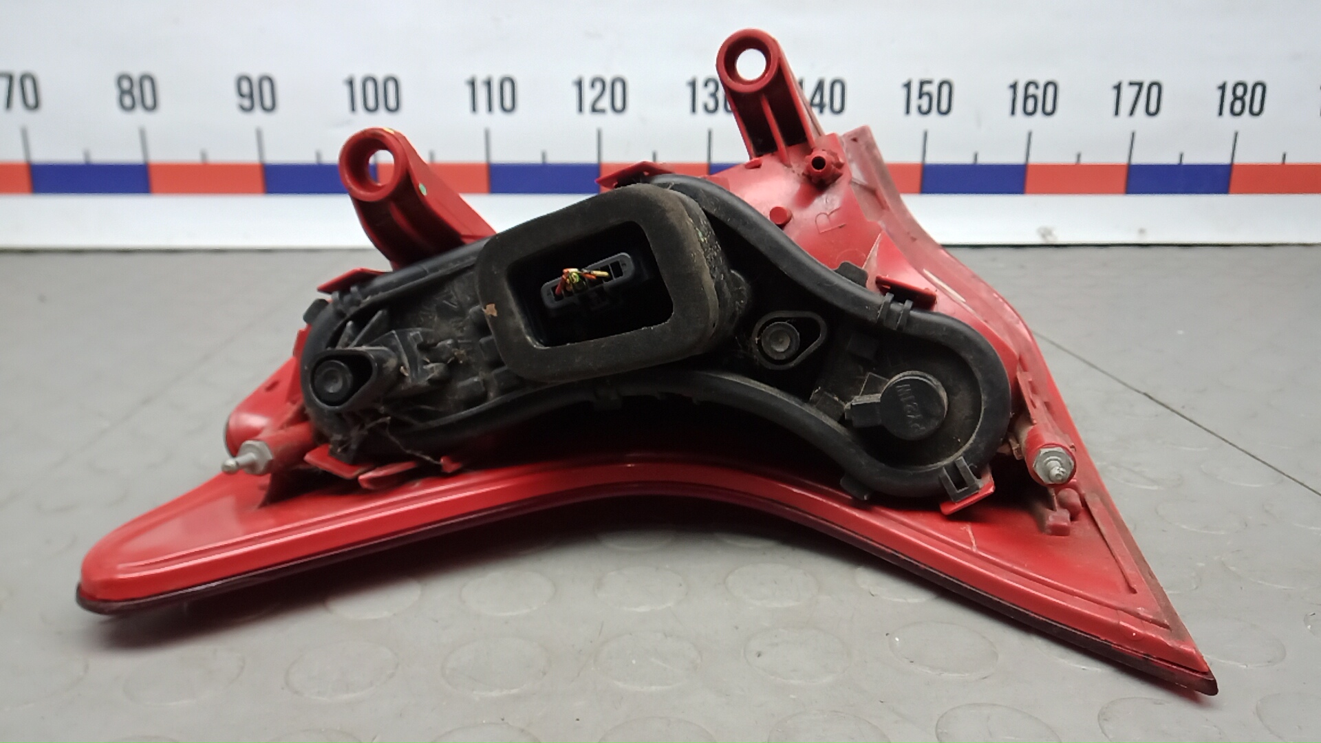 Фонарь задний правый