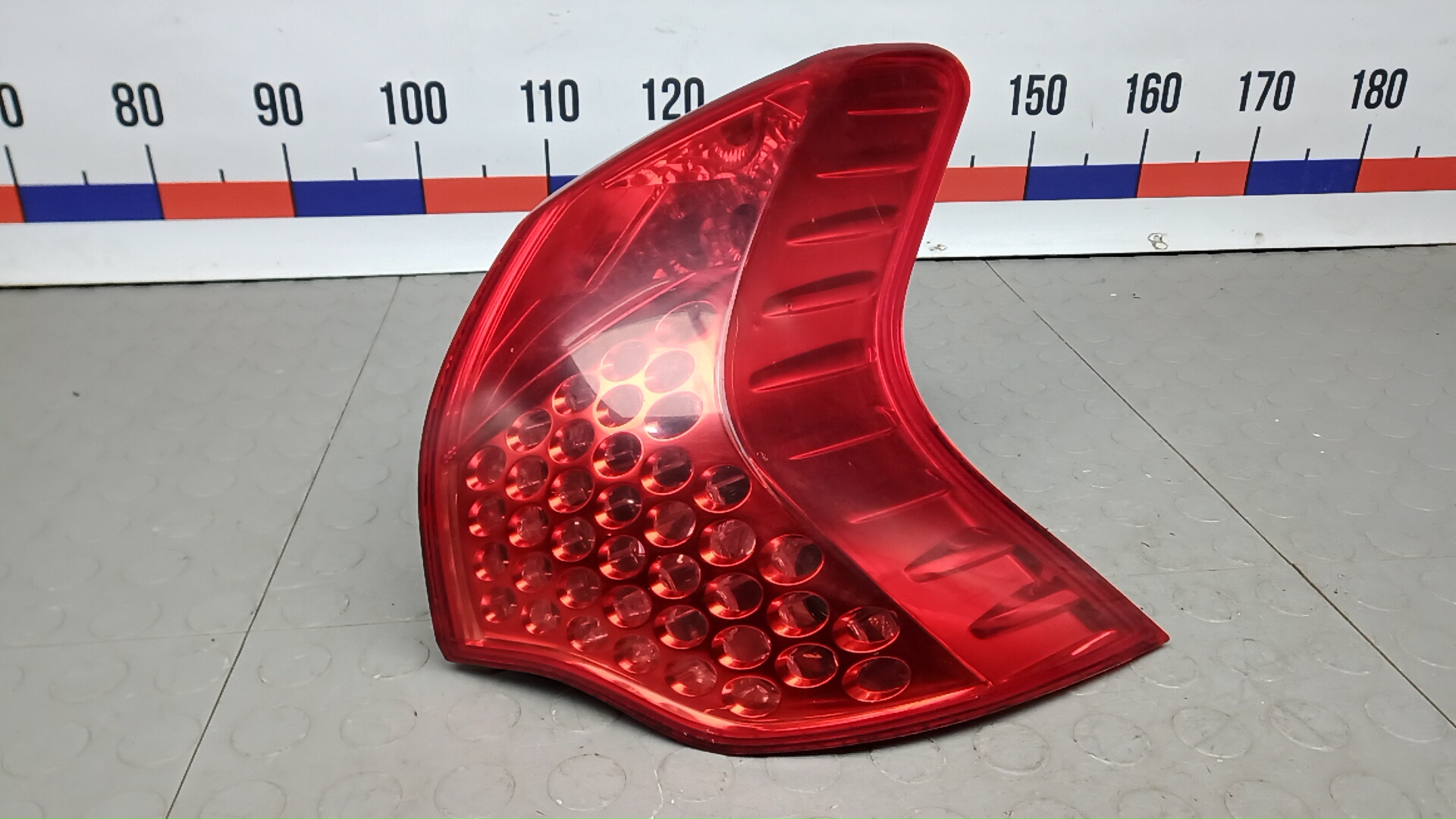 Фонарь задний правый