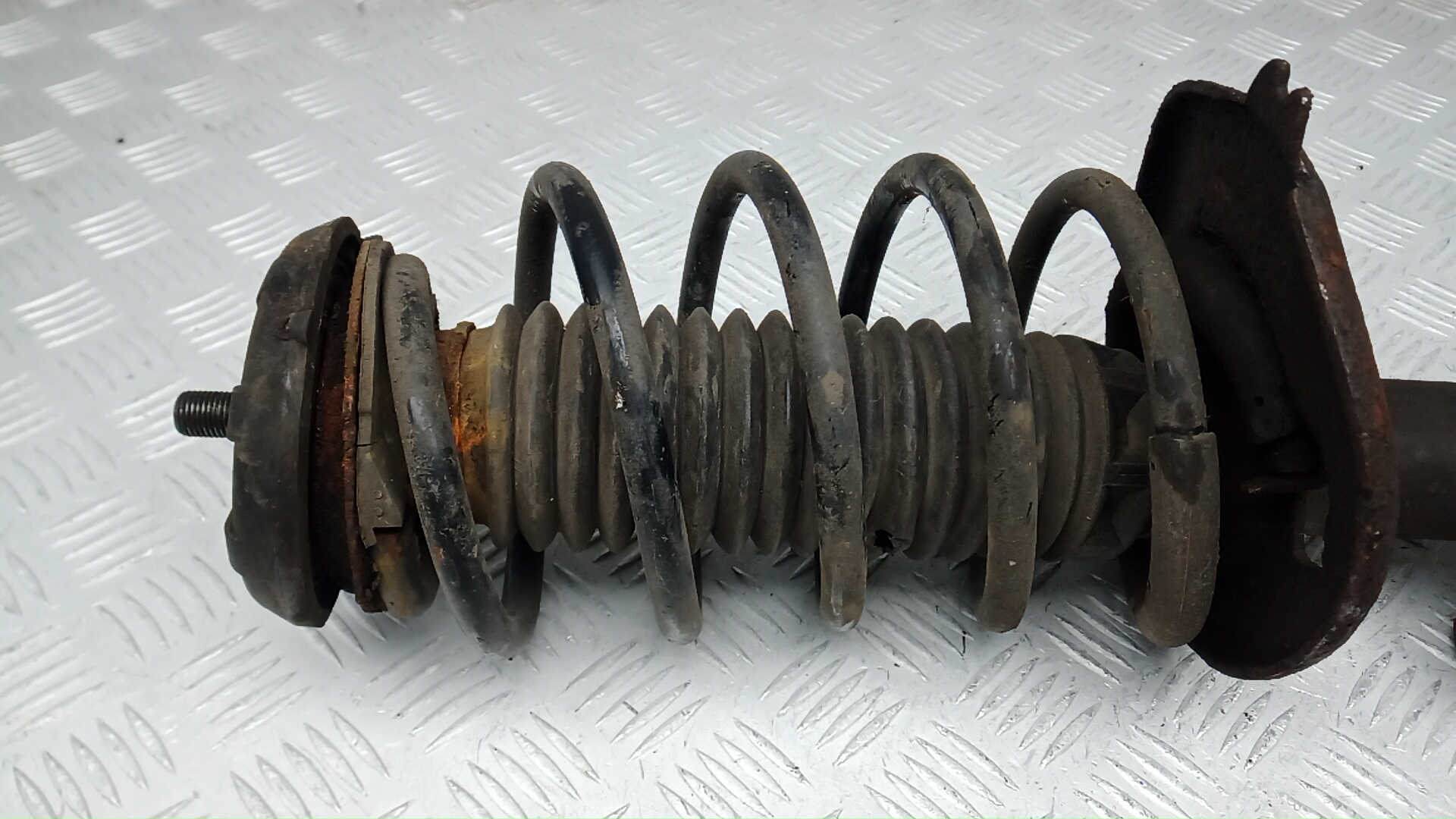 Амортизатор передний правый