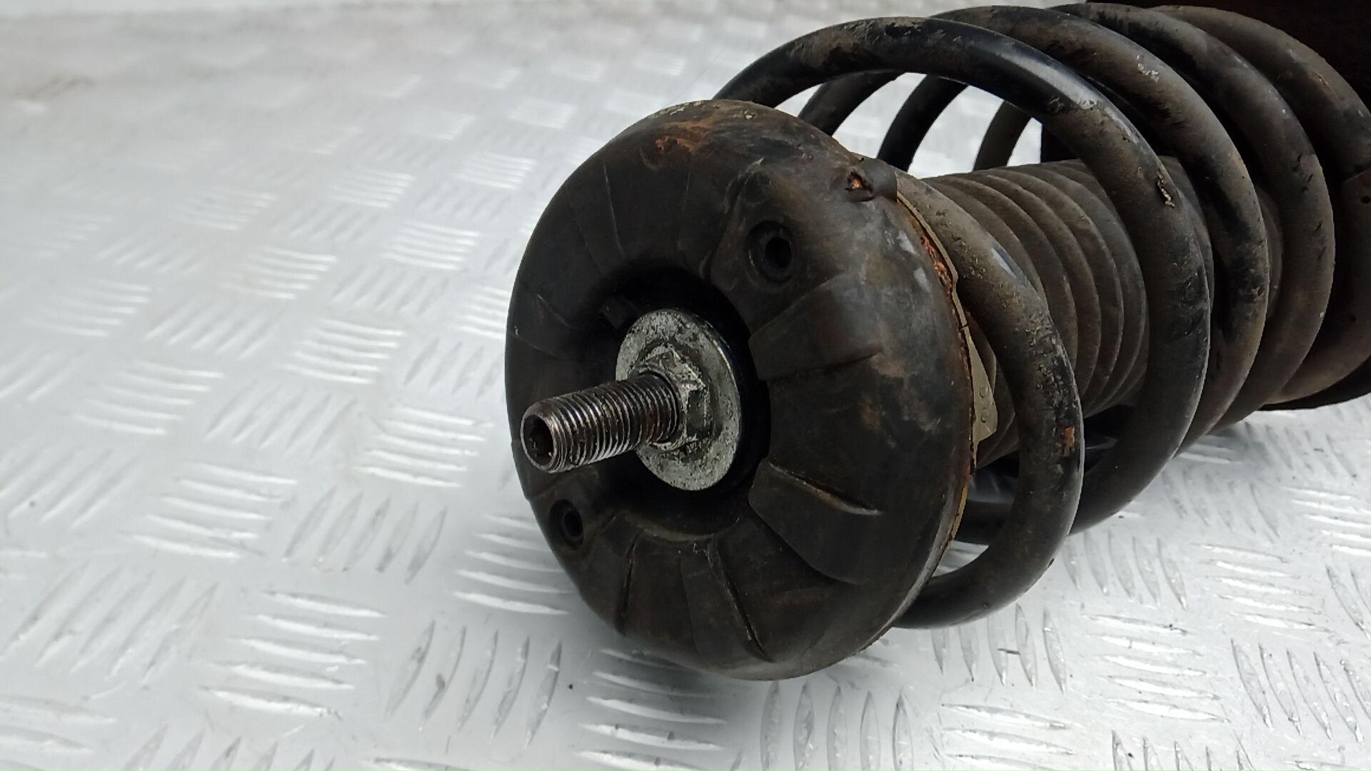 Амортизатор передний правый