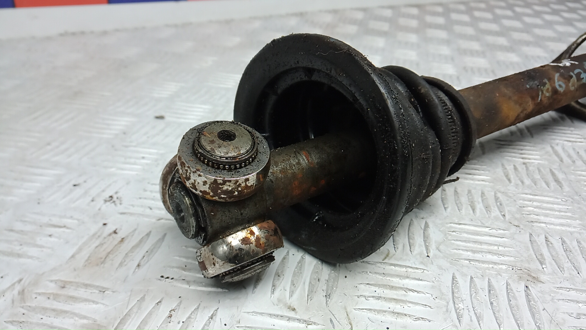 Полуось передняя левая