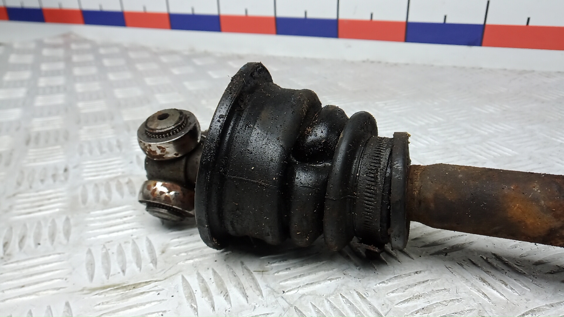 Полуось передняя левая