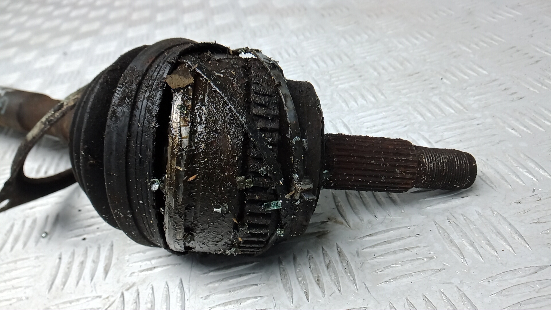 Полуось передняя левая