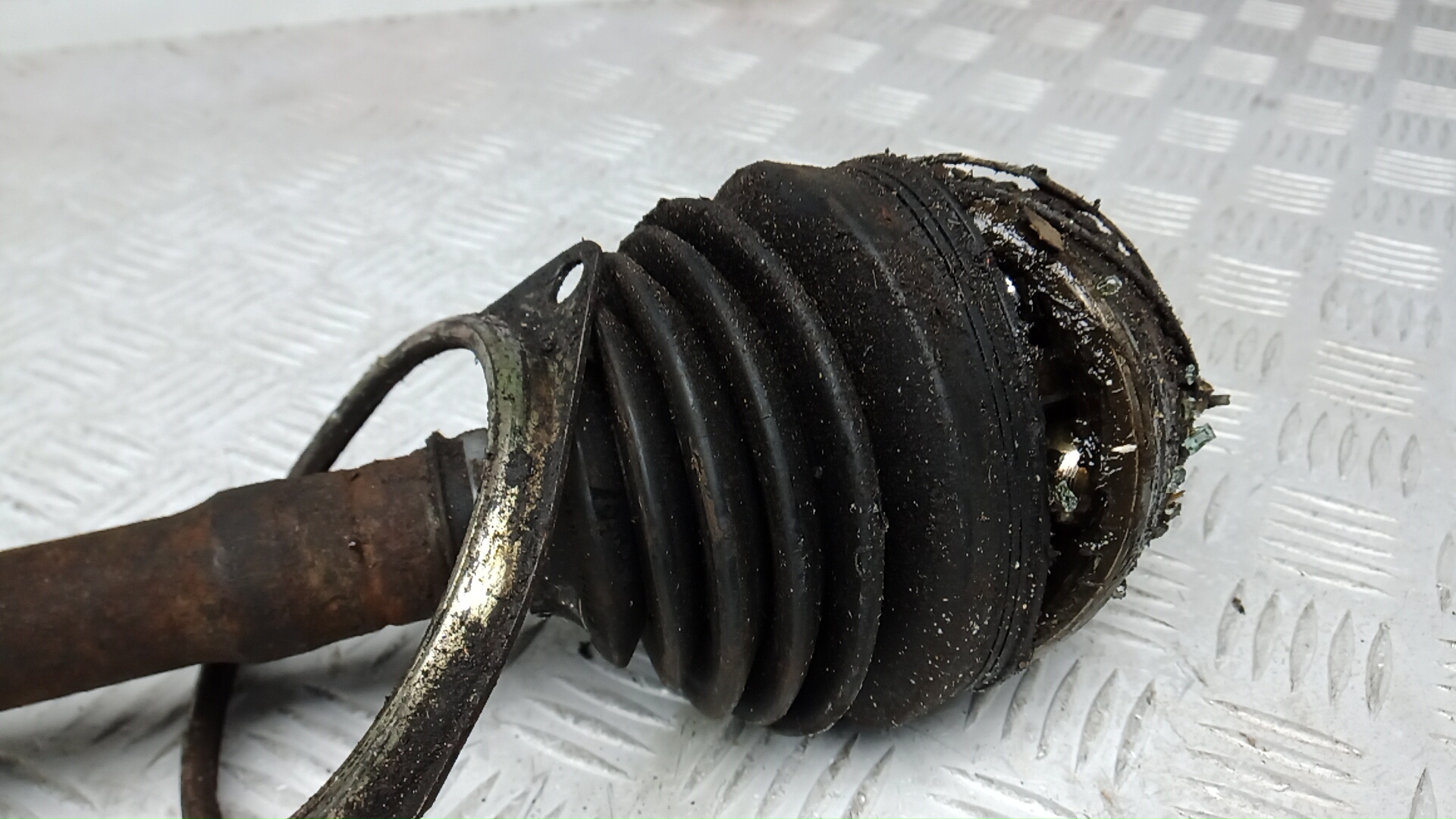 Полуось передняя левая