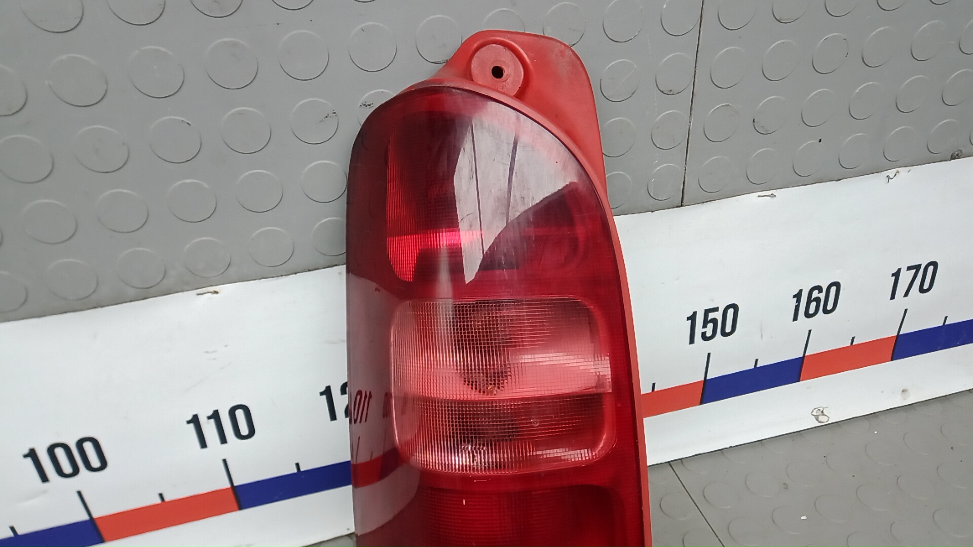 Фонарь задний левый