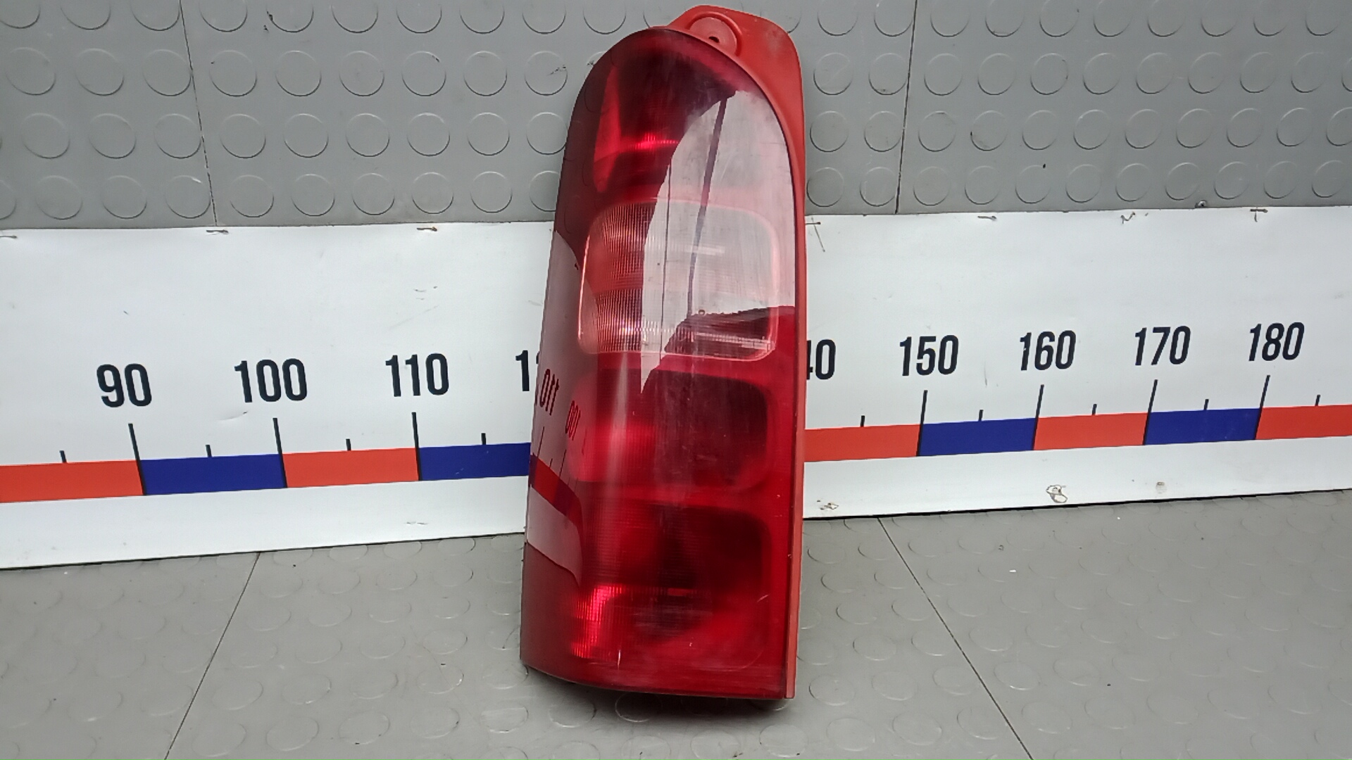 Фонарь задний левый