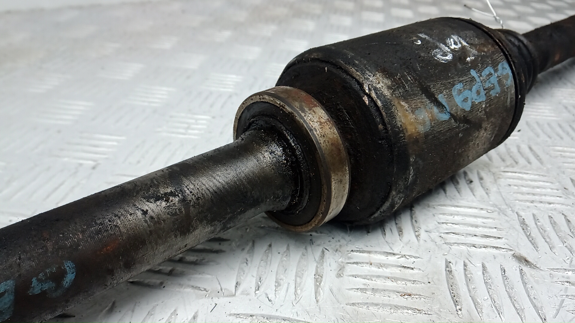 Полуось передняя правая