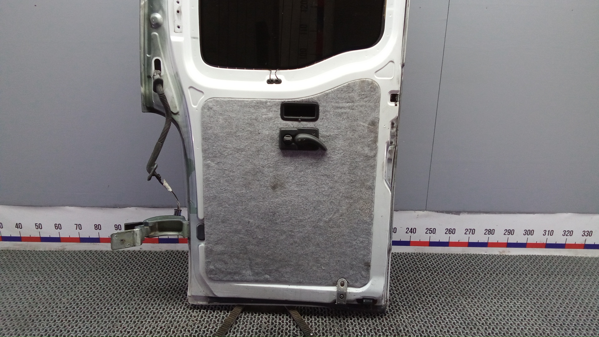 Дверь багажника правая