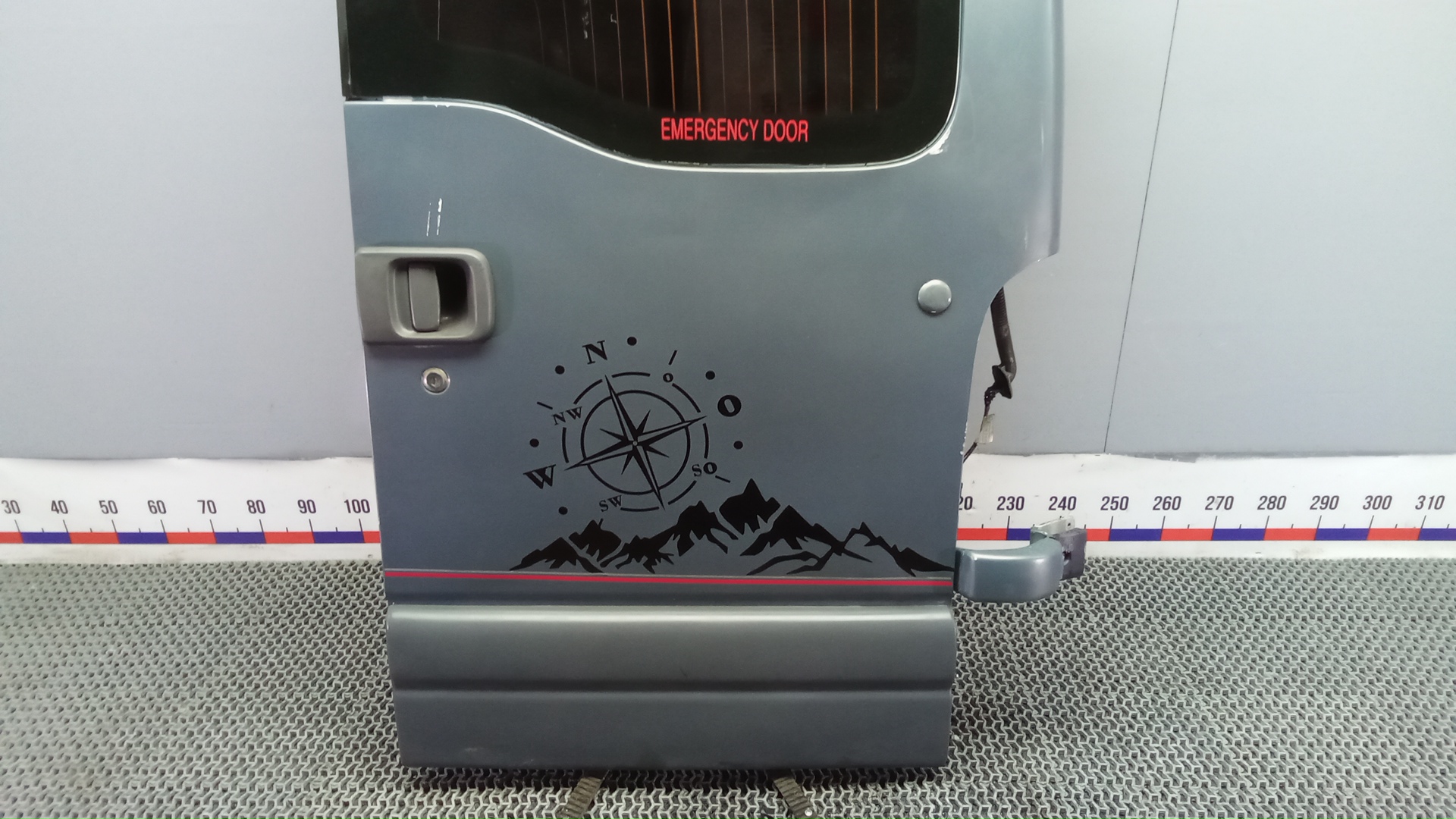 Дверь багажника правая