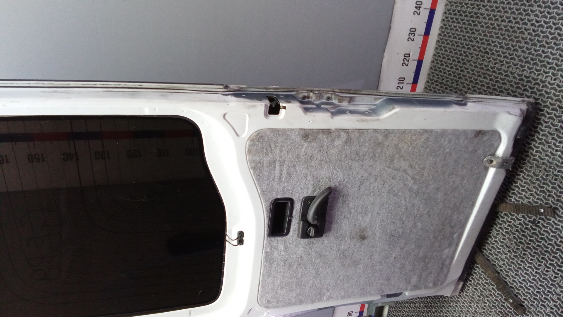 Дверь багажника правая