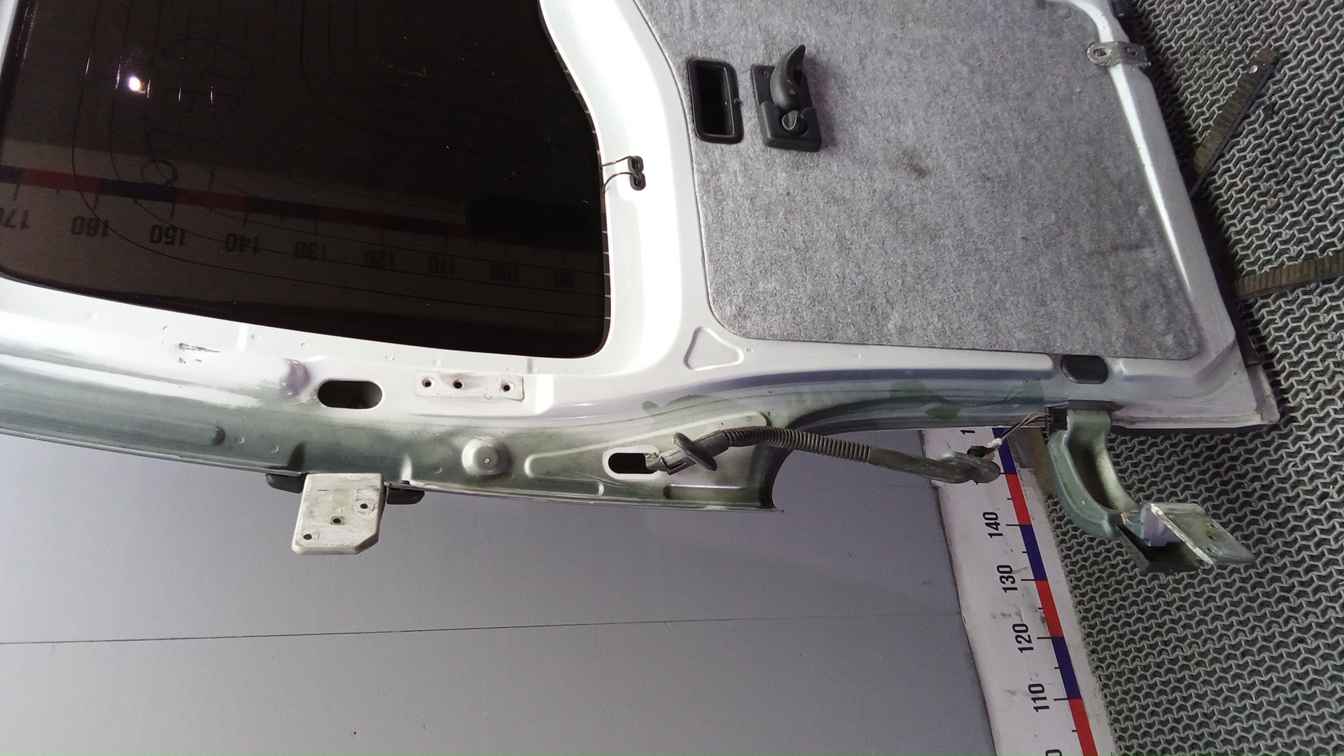 Дверь багажника правая