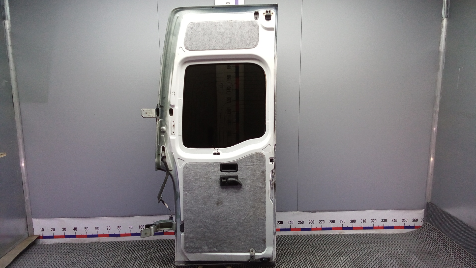 Дверь багажника правая