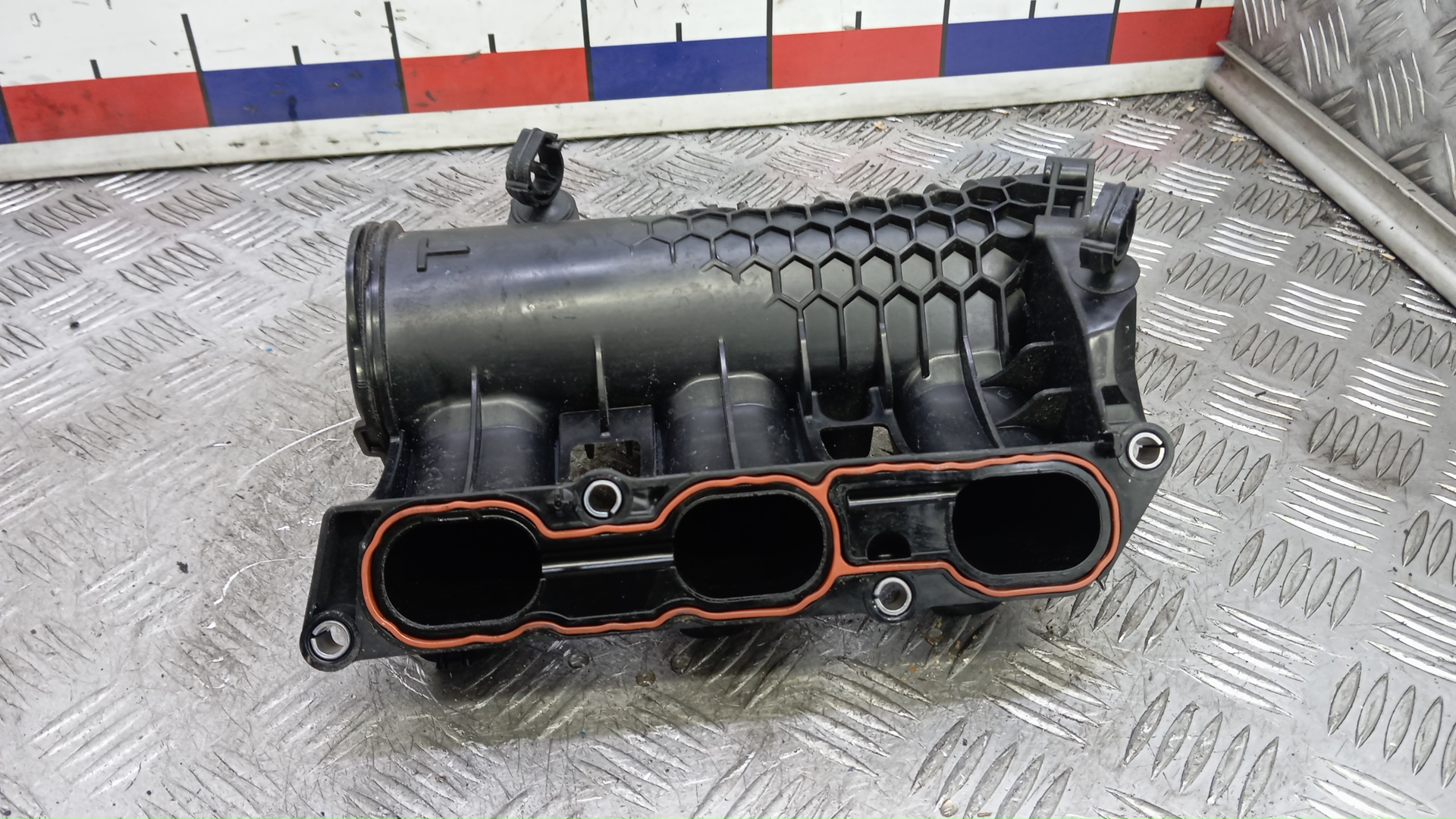 Коллектор впускной