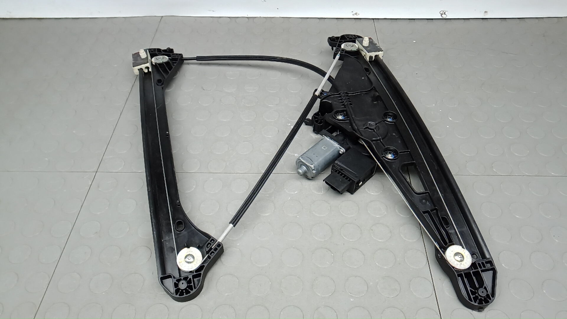 Стеклоподъемник электр. передний правый