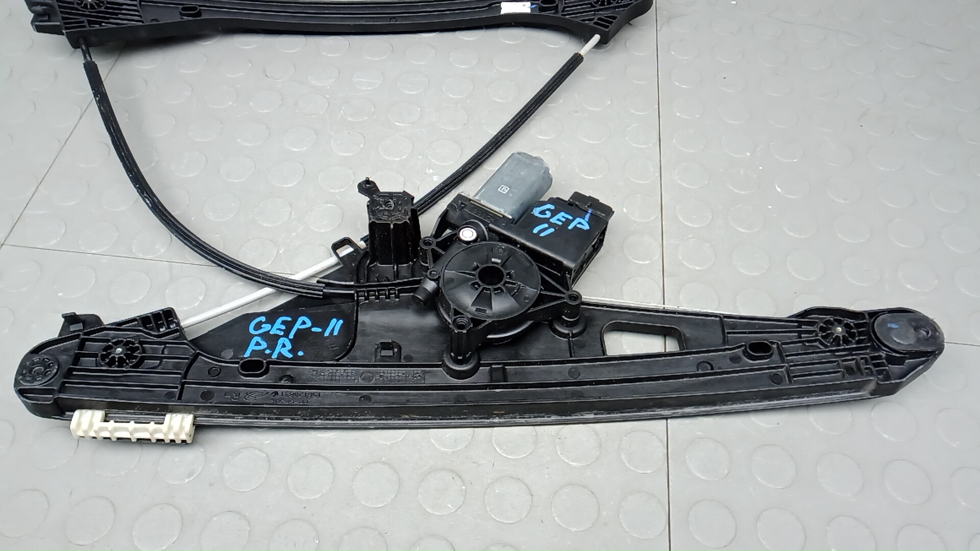 Стеклоподъемник электр. передний правый