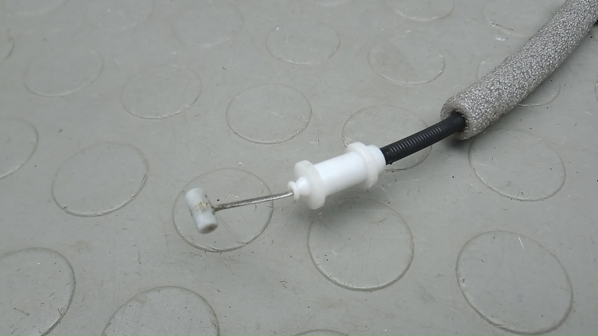 Замок двери передней правой