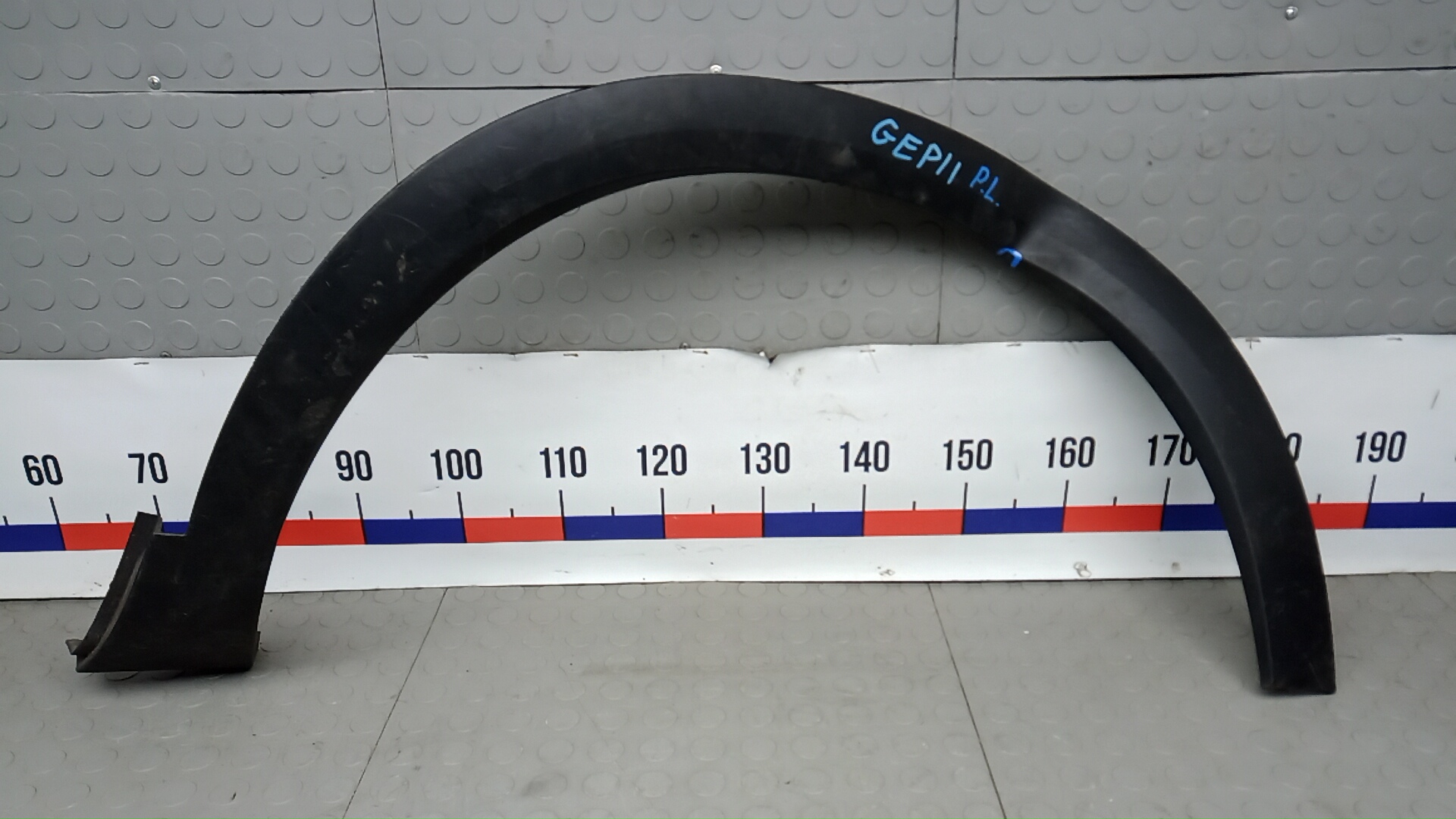 Накладка переднего крыла левого