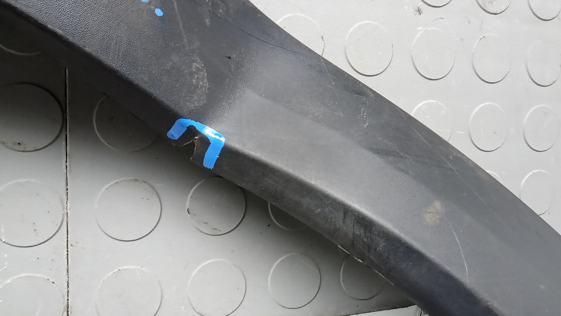 Накладка переднего крыла левого