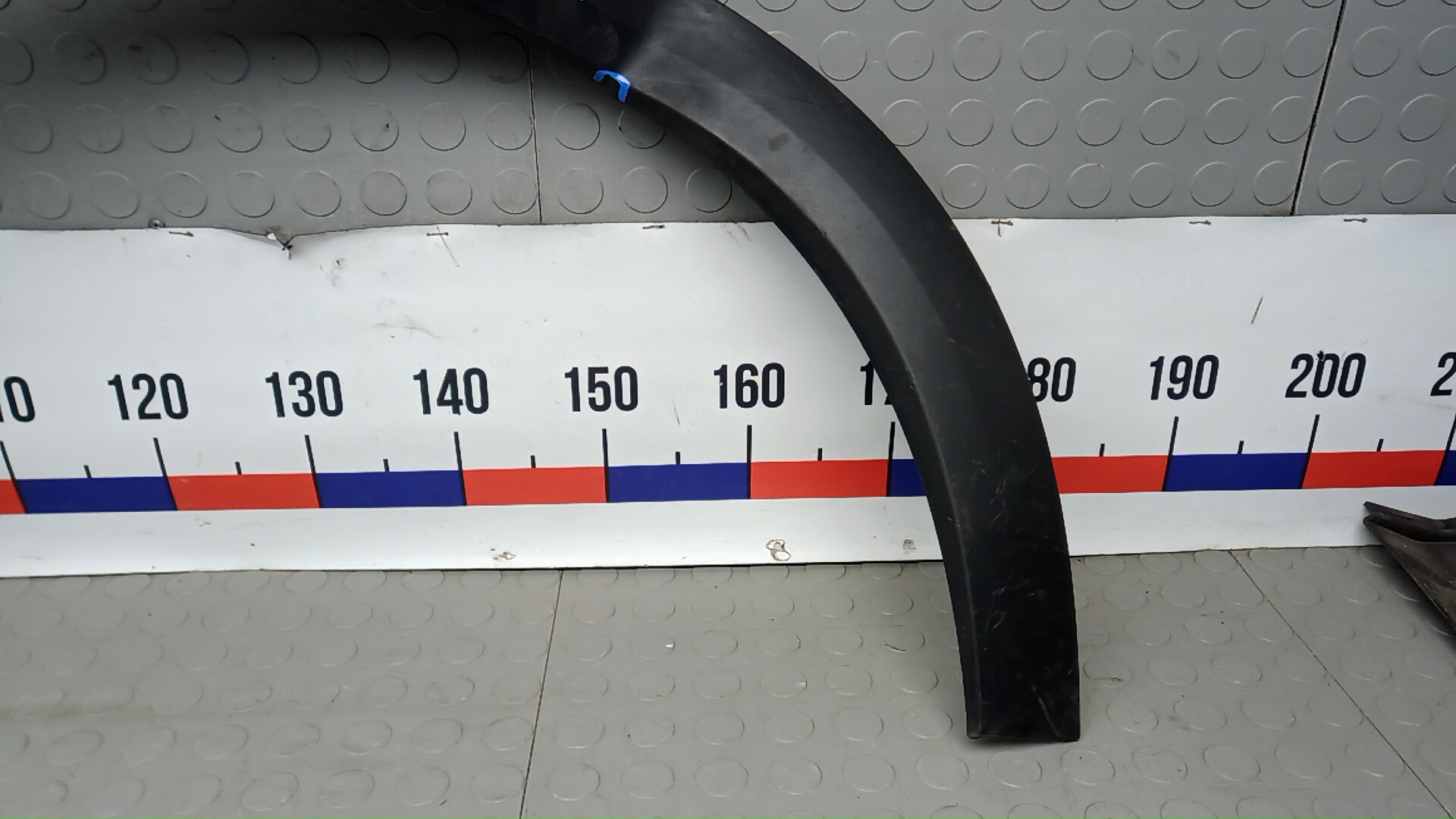 Накладка переднего крыла левого