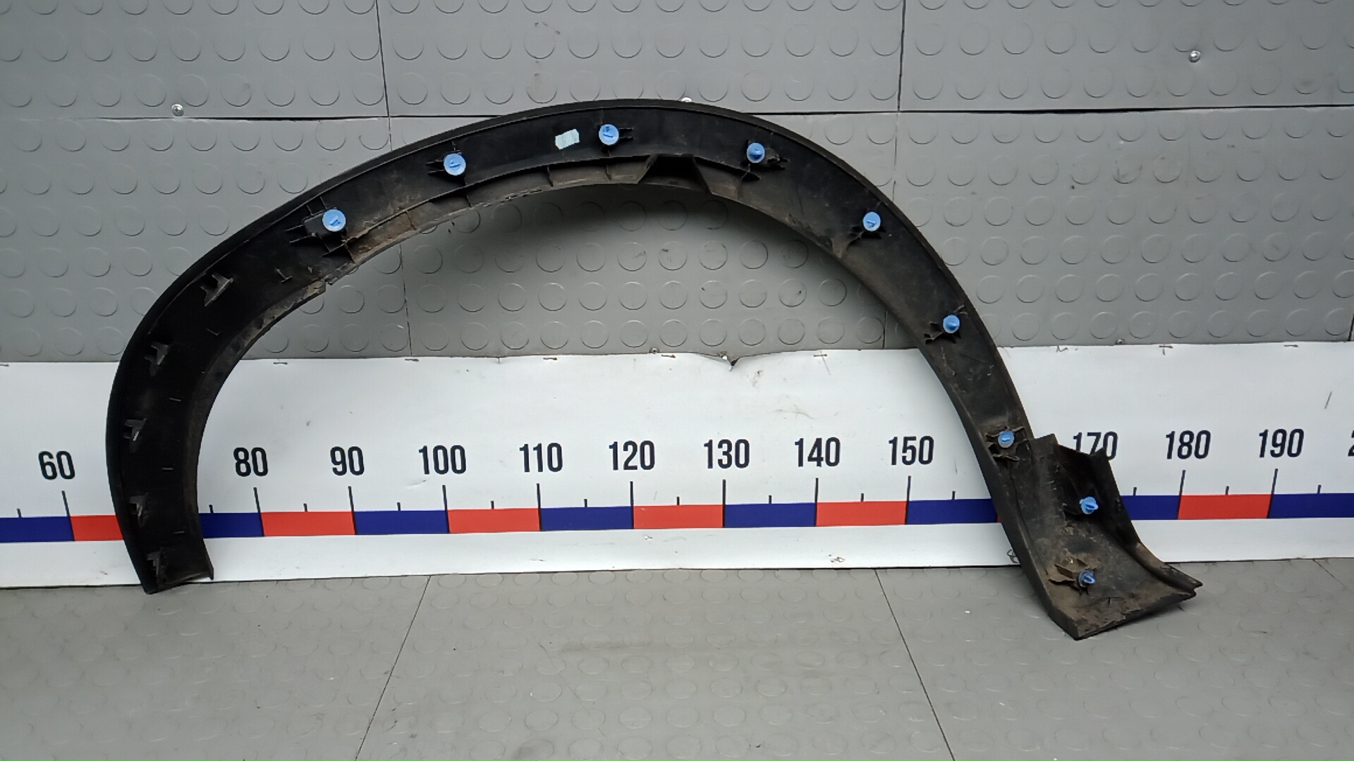 Накладка переднего крыла левого