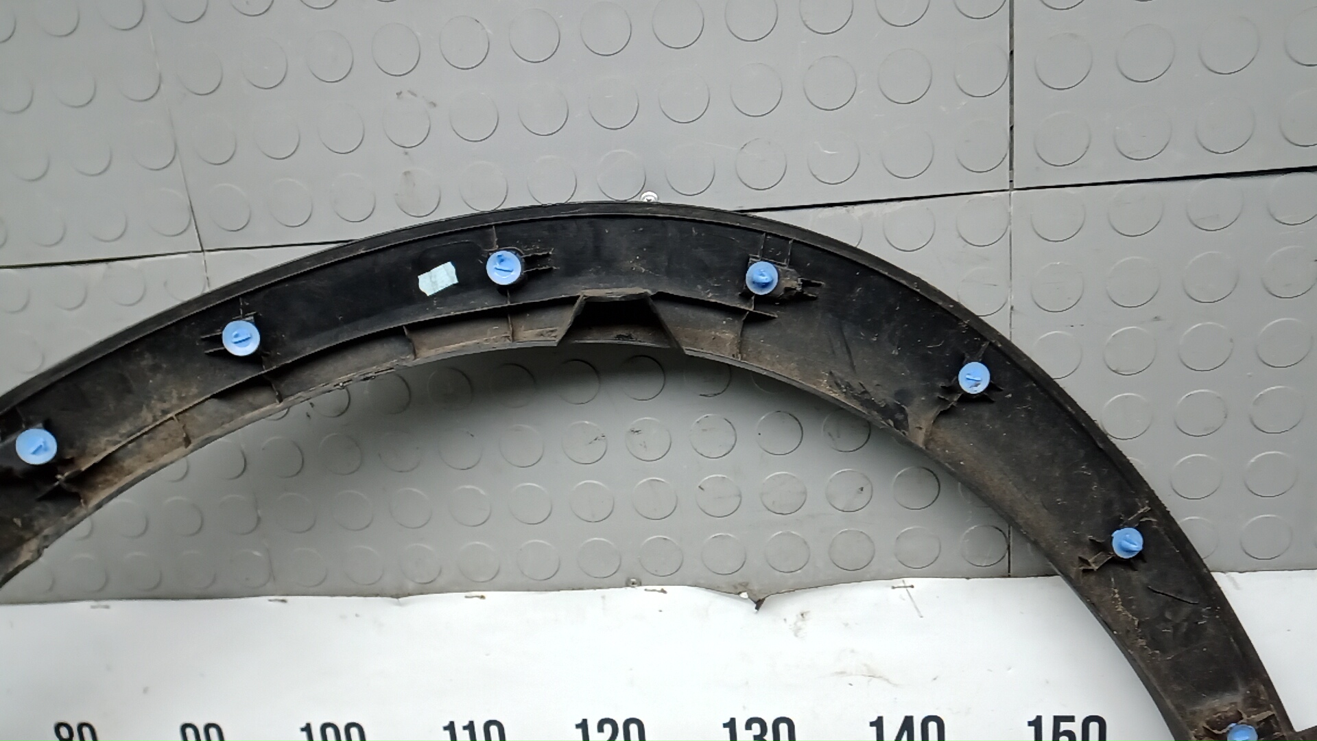 Накладка переднего крыла левого