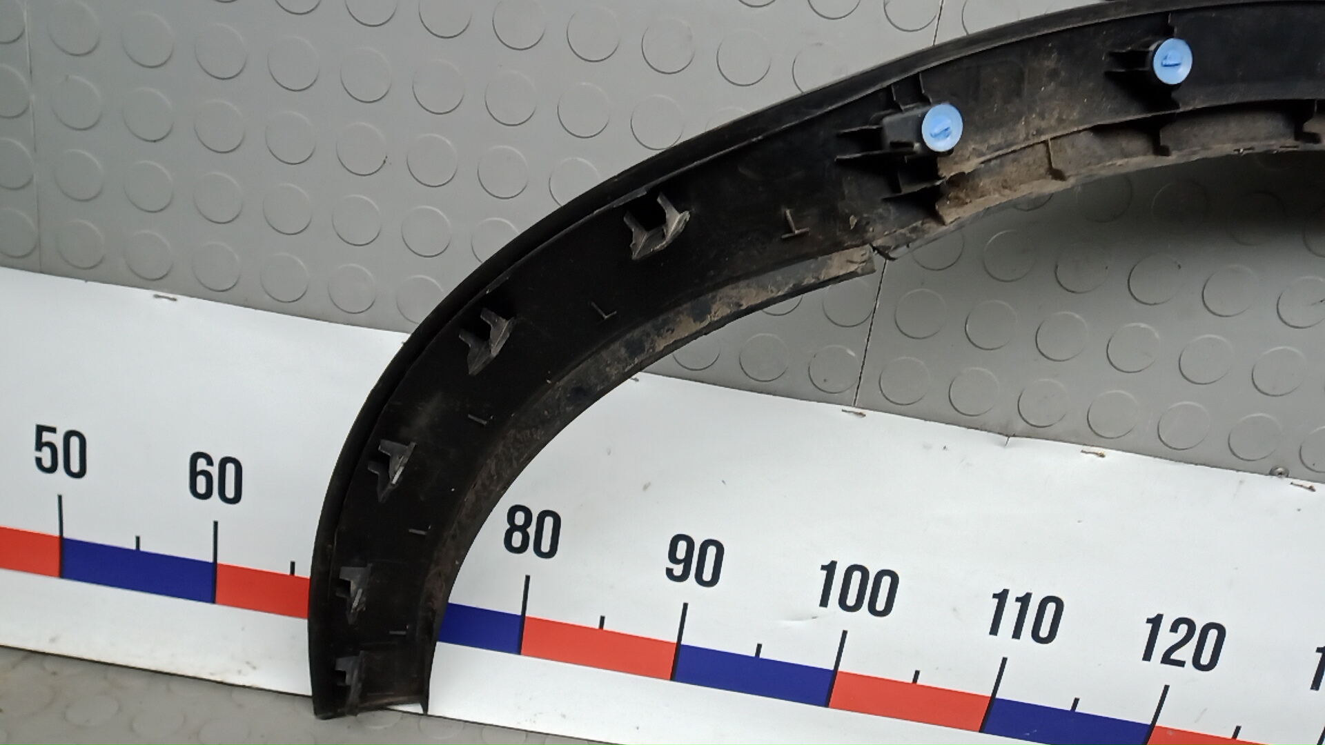 Накладка переднего крыла левого