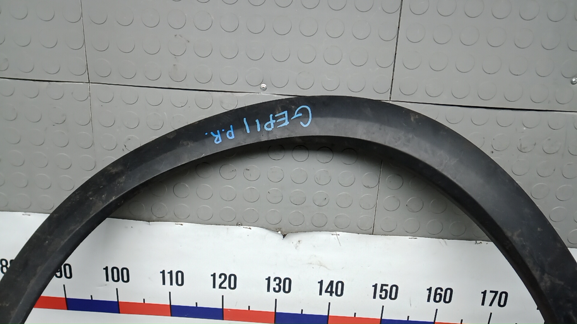 Накладка переднего крыла правого