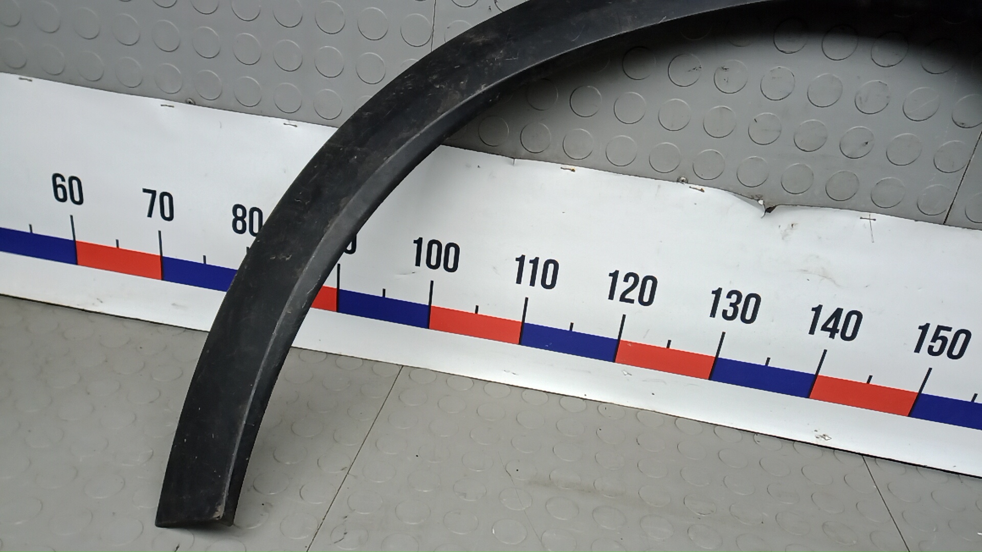 Накладка переднего крыла правого