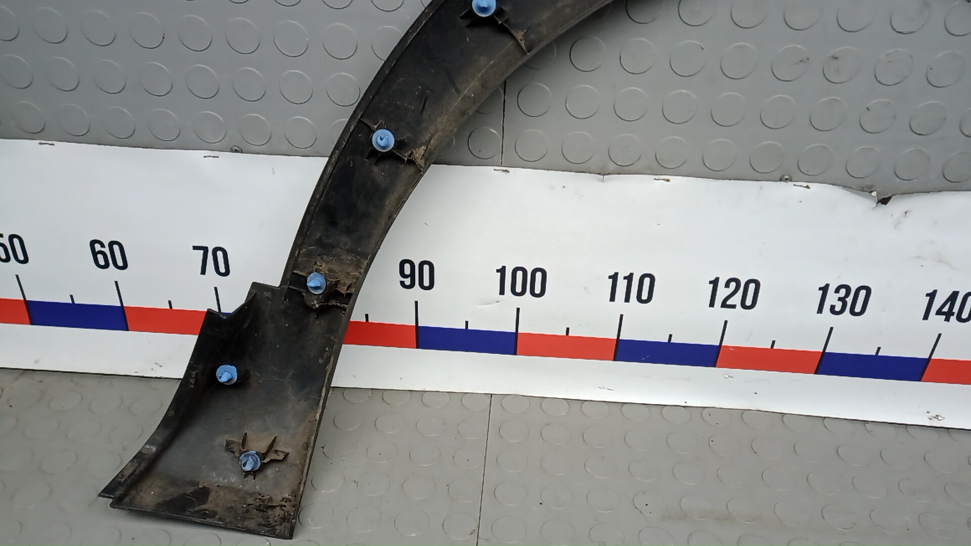Накладка переднего крыла правого