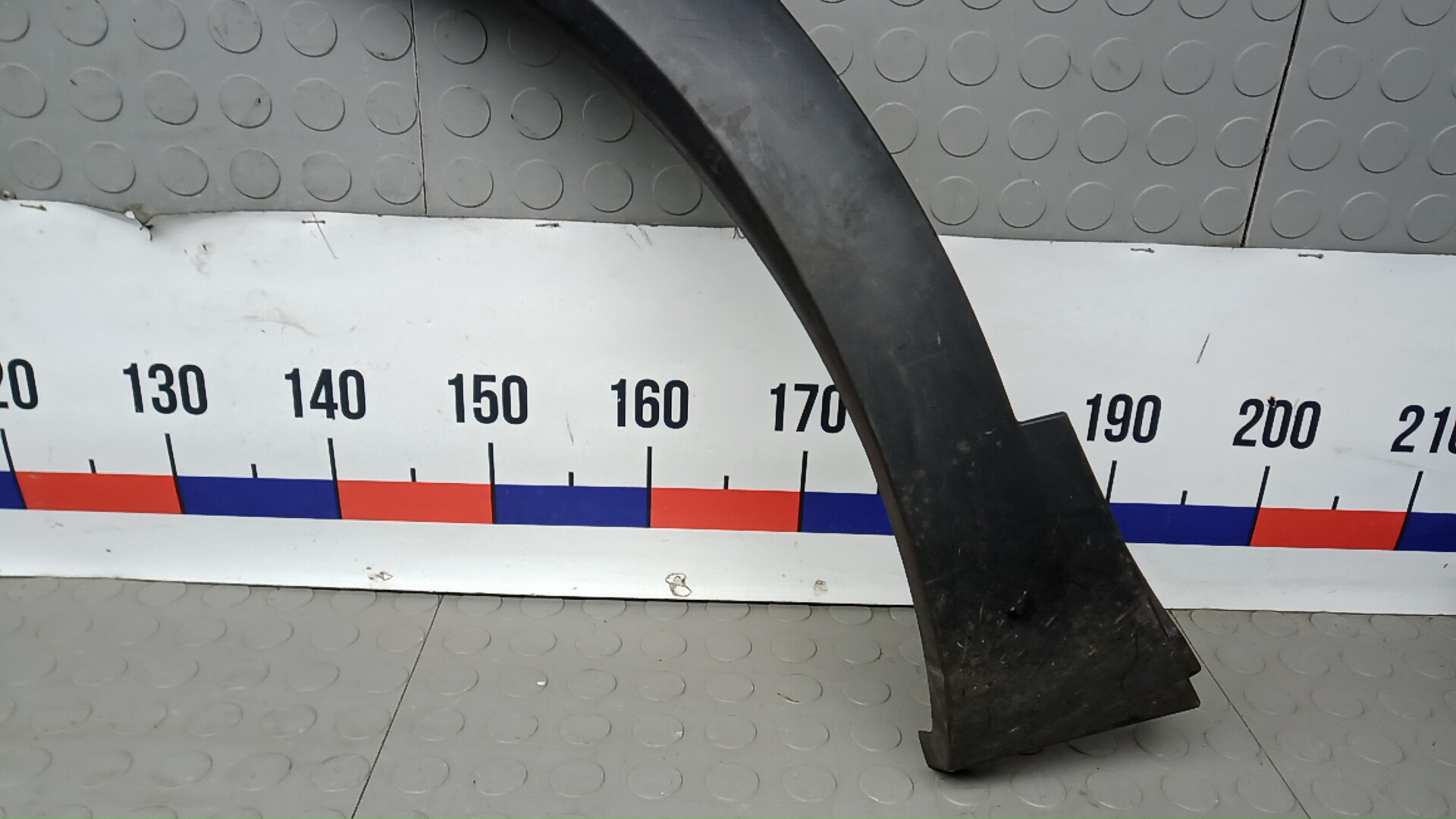 Накладка переднего крыла правого