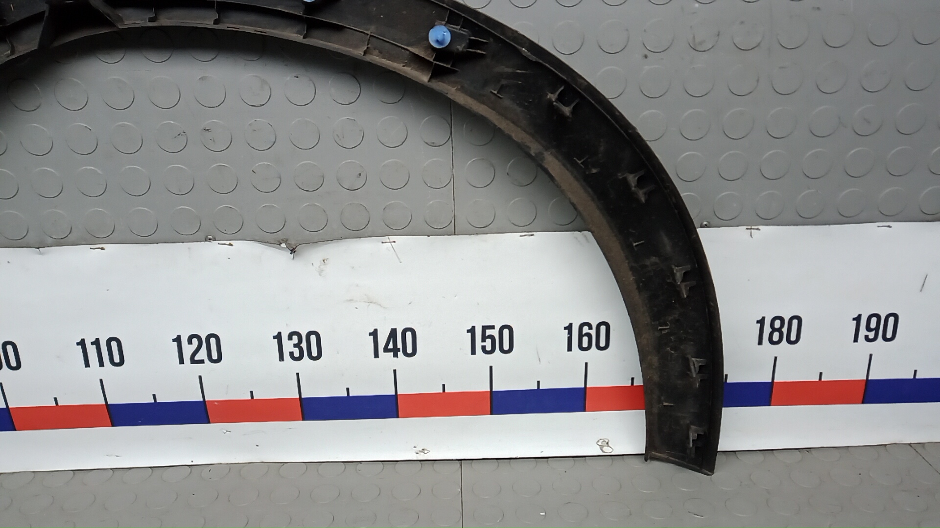 Накладка переднего крыла правого